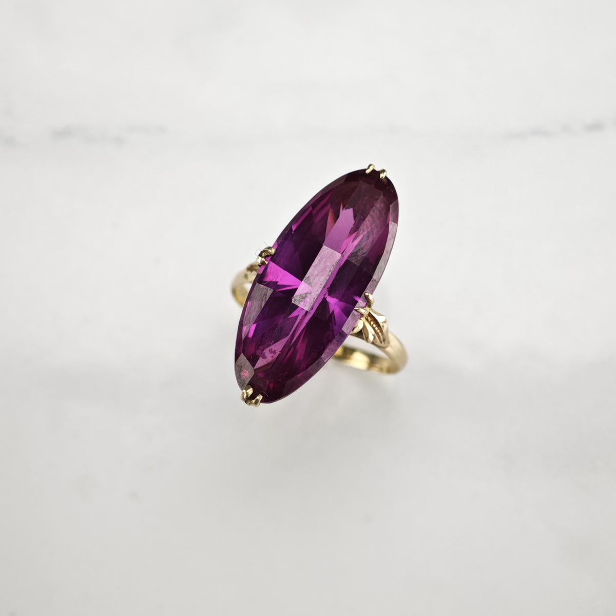 Large Oval Color Change Corrundum 10K Gold Ring Sz 6 1/2 R6808