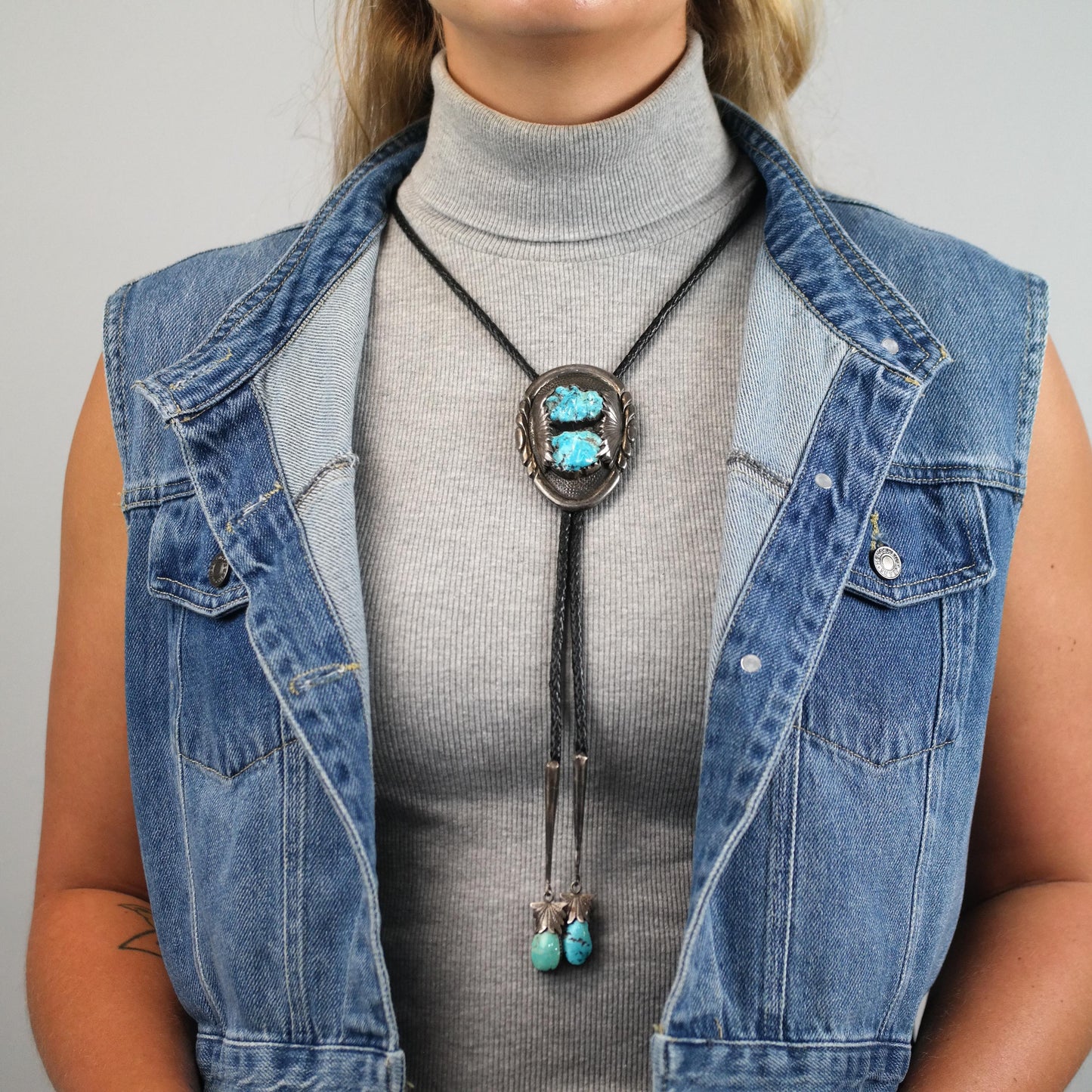 Vintage Turquoise, Zuni Robert & Bernice Leekya Sterling Silver Bolo Tie Necklace N2768