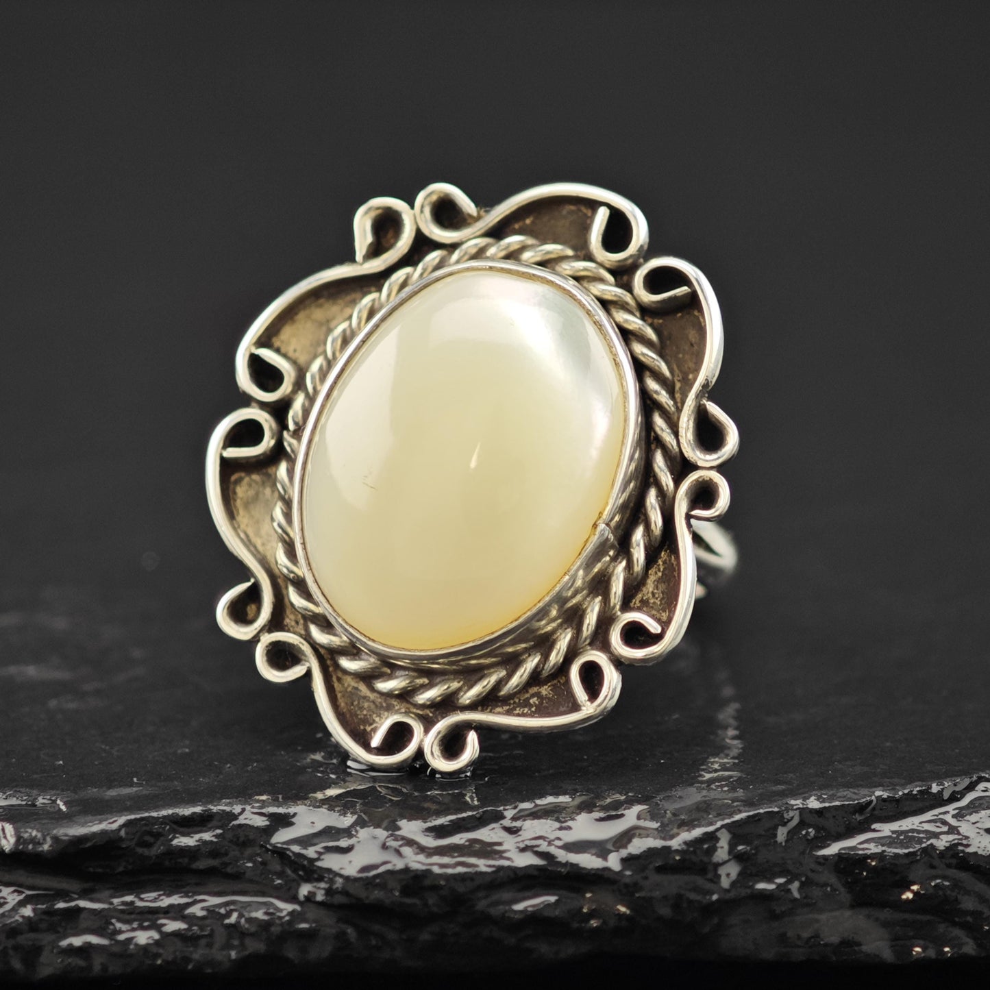 SW Mother Of Pearl Ring Sterling Silver Sz 5 1/2 R6081