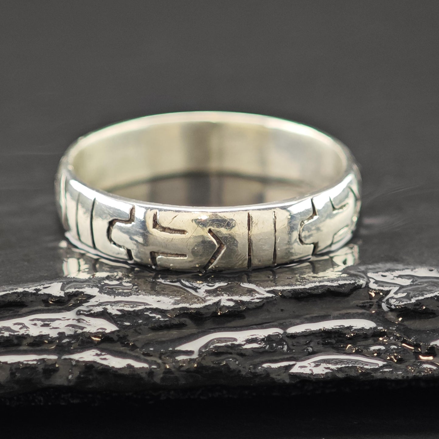 Sterling Silver Band Ring Simple 4.5mm Wide Size 8 1/2 R6233