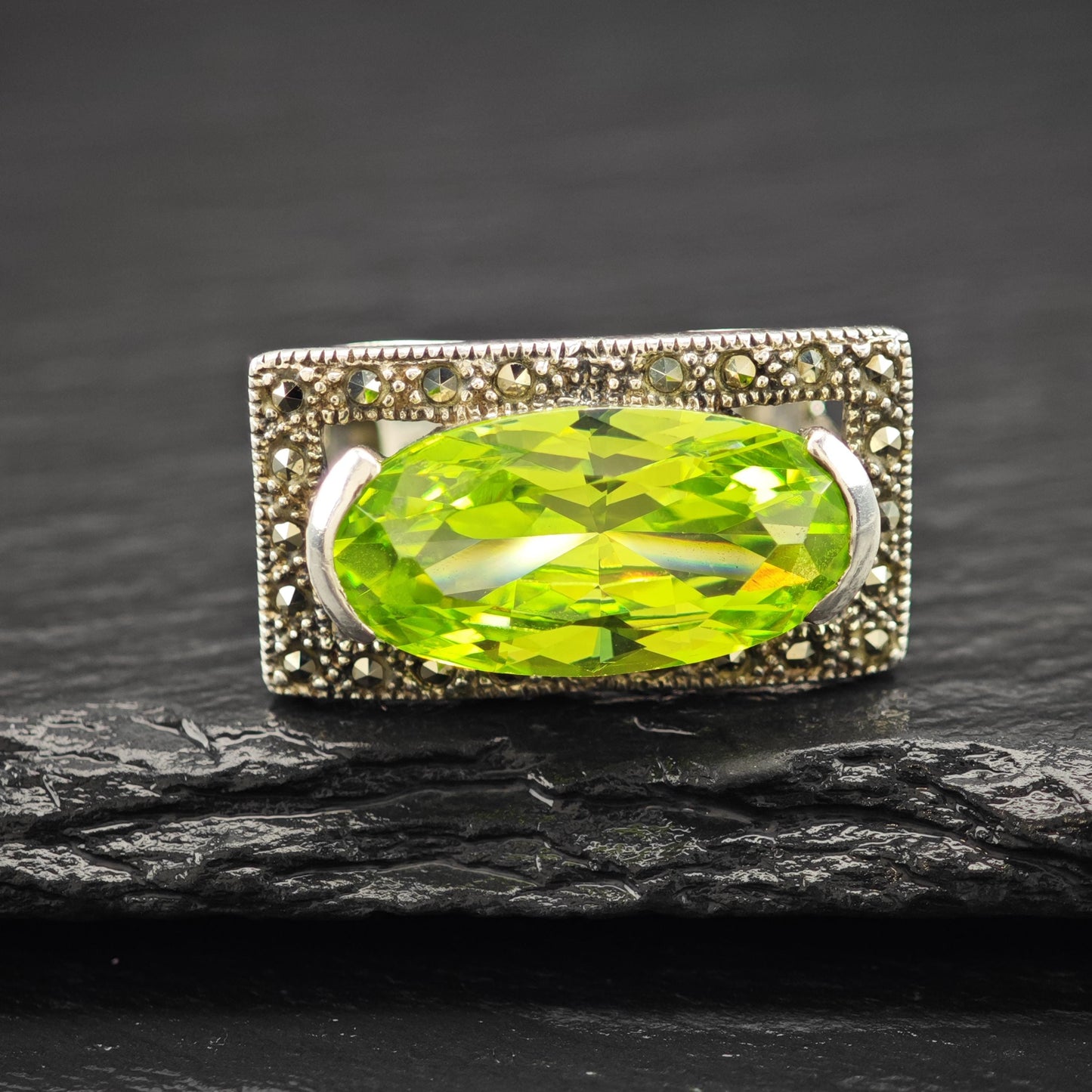 Green Gemstone Sterling Silver Ring Size 6 1/4 R6106