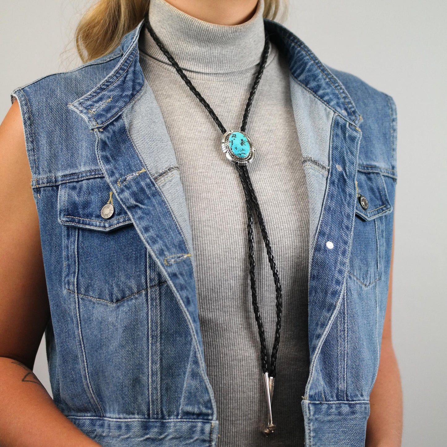Vintage Native American Sterling Silver Sleeping Beauty Turquoise Bolo Tie Necklace N2745