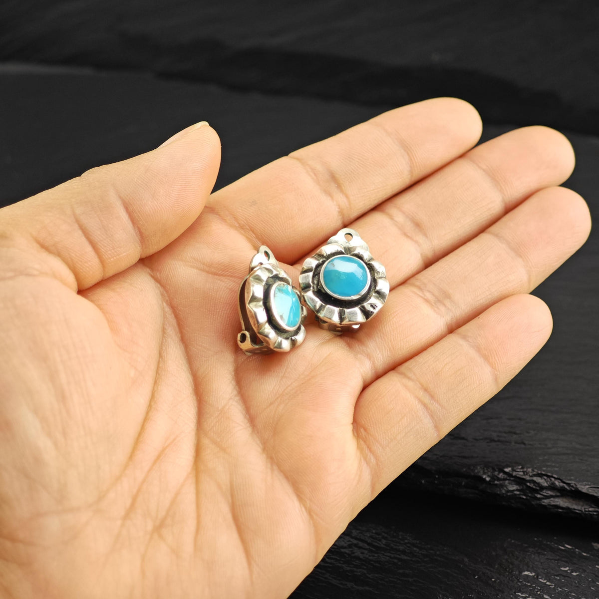 Vintage SW Carved Turquoise Sterling Silver Clip On Earrings ER3211