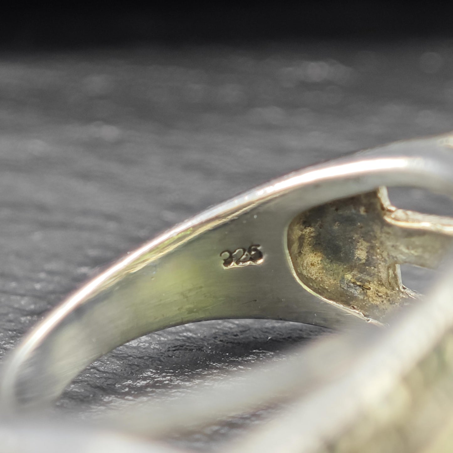 Green Gemstone Sterling Silver Ring Size 6 1/4 R6106