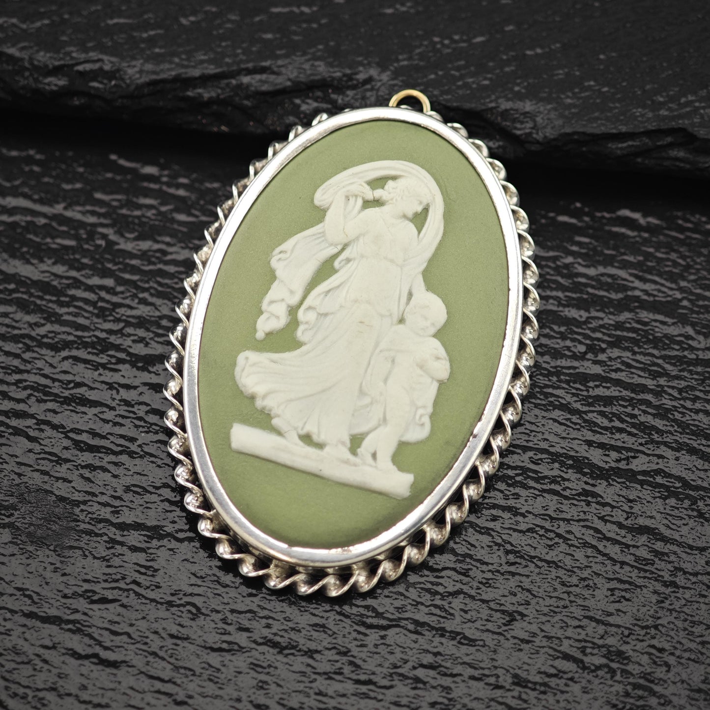 Wedgwood Jasperware 1956 Green Cameo Brooch/Pendant Sterling Silver P2786