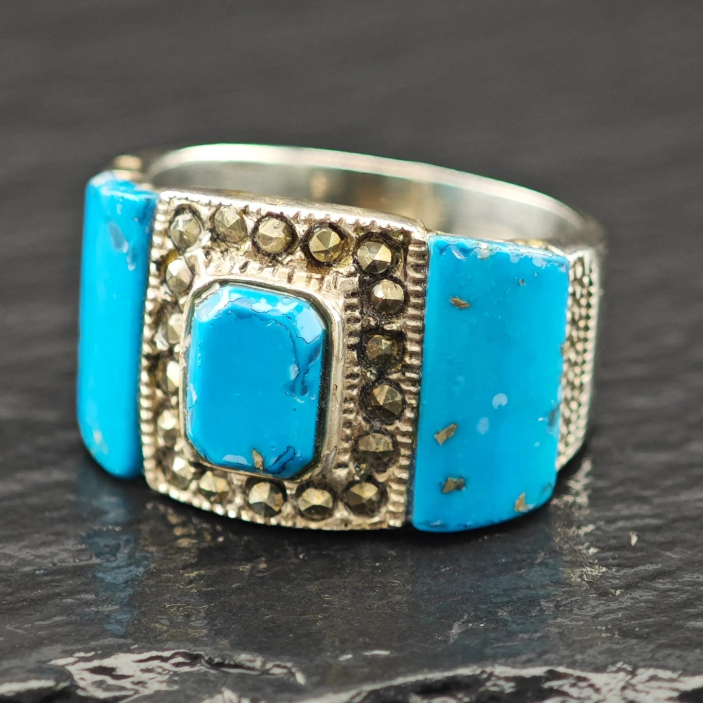 Silver Statement Ring Blue Stone Decorative Details Size 6 1/4 R6119