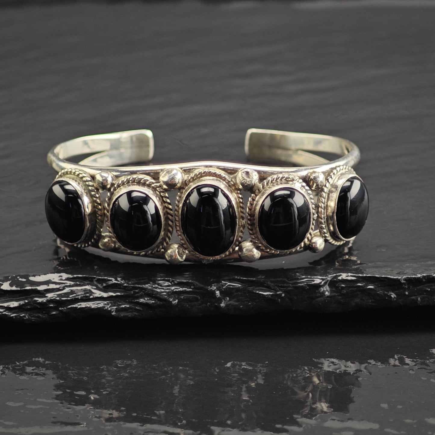 Running Bear Onyx Sterling Silver Cuff Sz 6 1/4" BR3134