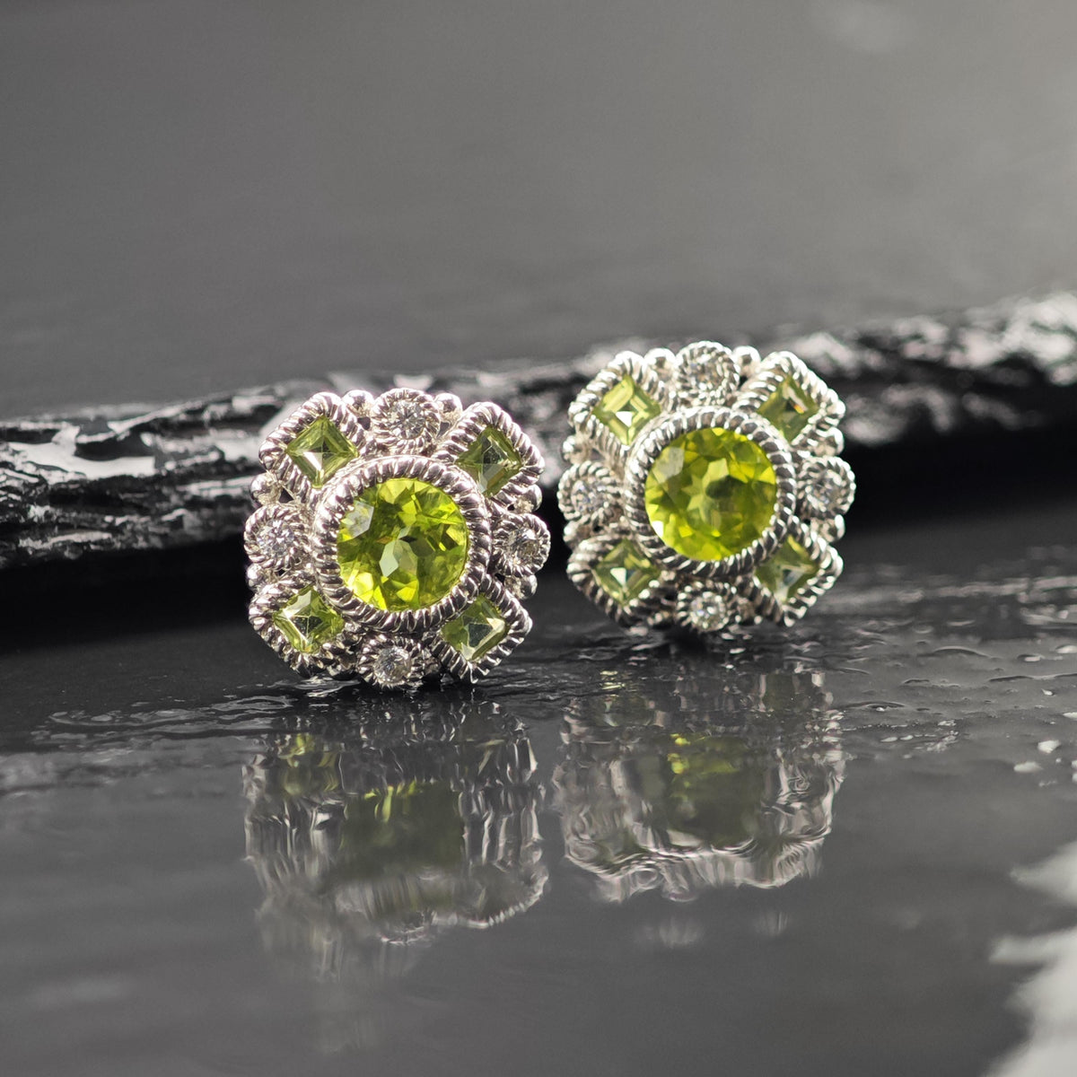 Vintage Judith Ripka Peridot Green CZ Stud Sterling Silver Earrings ER3235