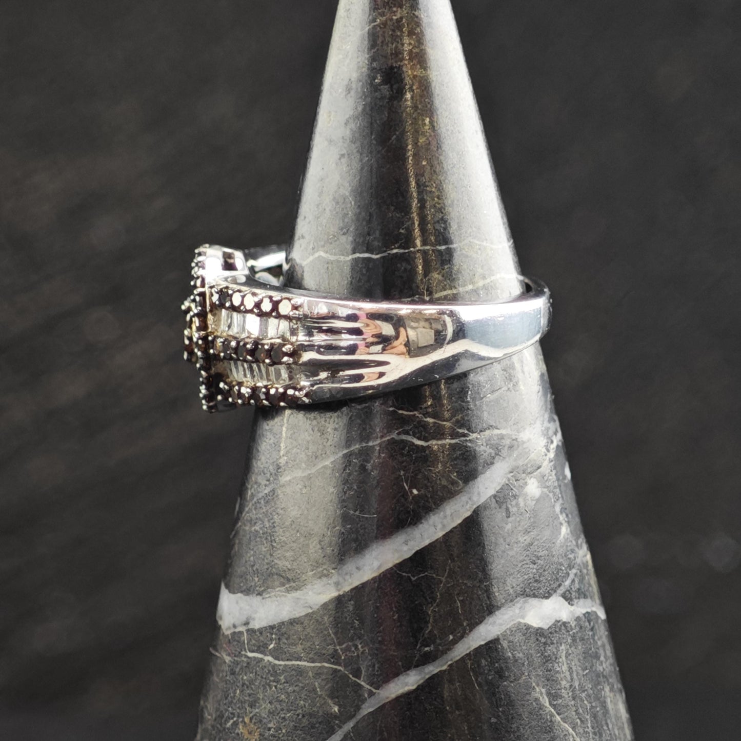 Multi-Diamond Circular Setting Sterling Silver Ring Sz 6 1/4 R6598