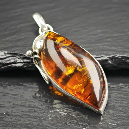 Amber Leaf Detailing Sterling Silver Pendant P3088