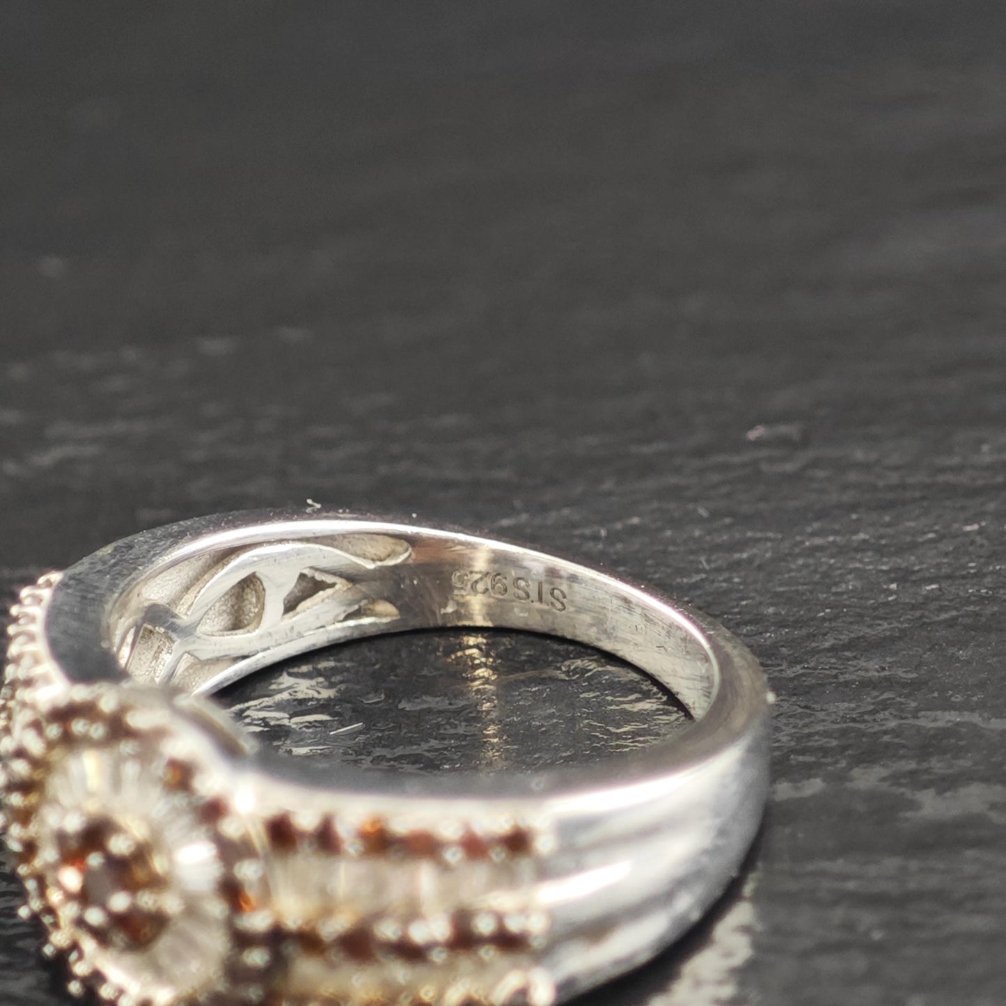 Multi-Diamond Circular Setting Sterling Silver Ring Sz 6 1/4 R6598