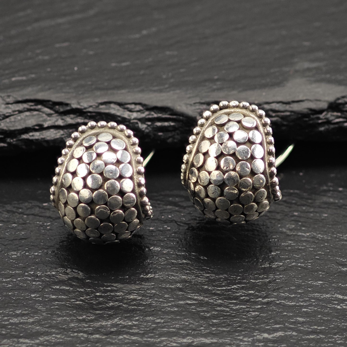 Vintage John Hardy Scallop Omega Back Sterling Silver Earrings ER3184Dor