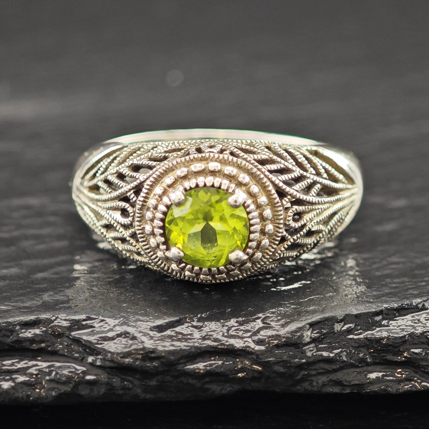 Sterling Silver Ring Green Peridot Gemstone Size 9 R6054