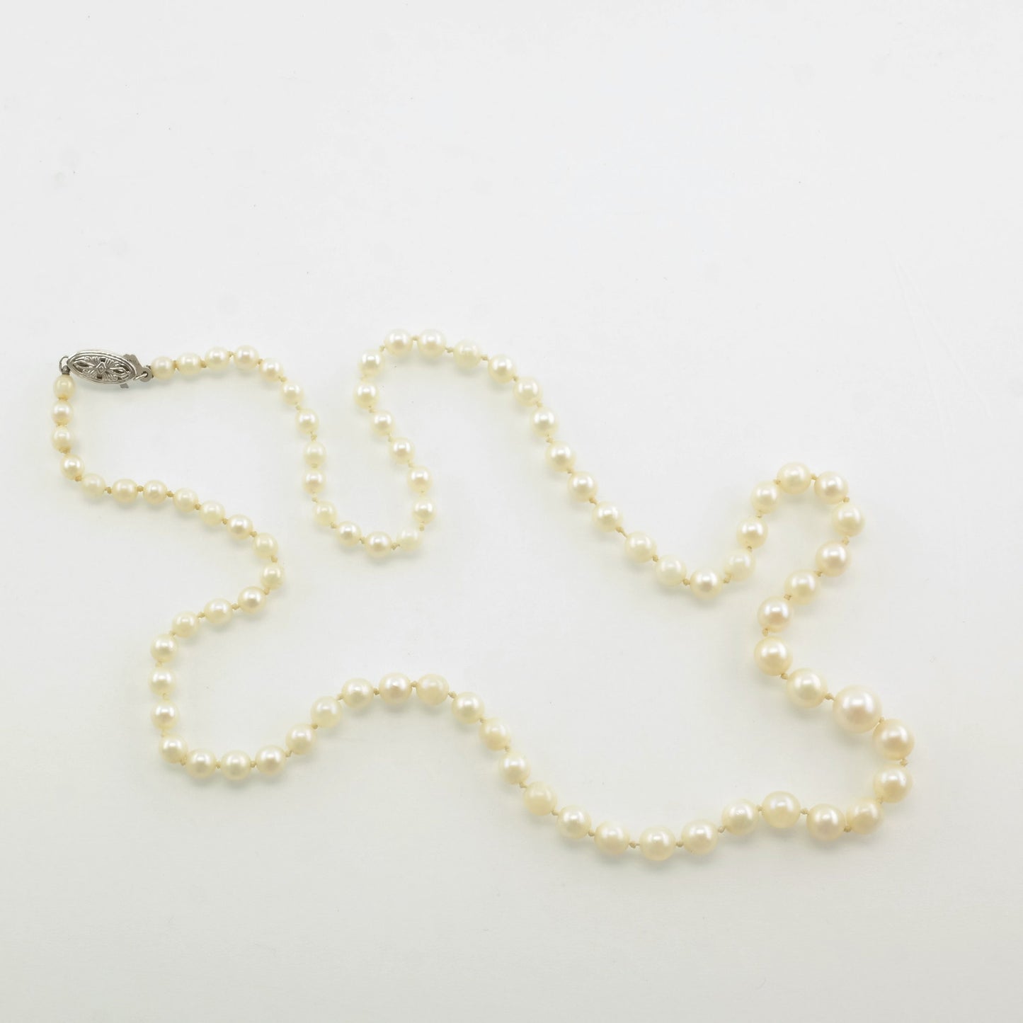 Vintage 14K Gold White Graduate Pearl 3.5 - 7mm Necklace