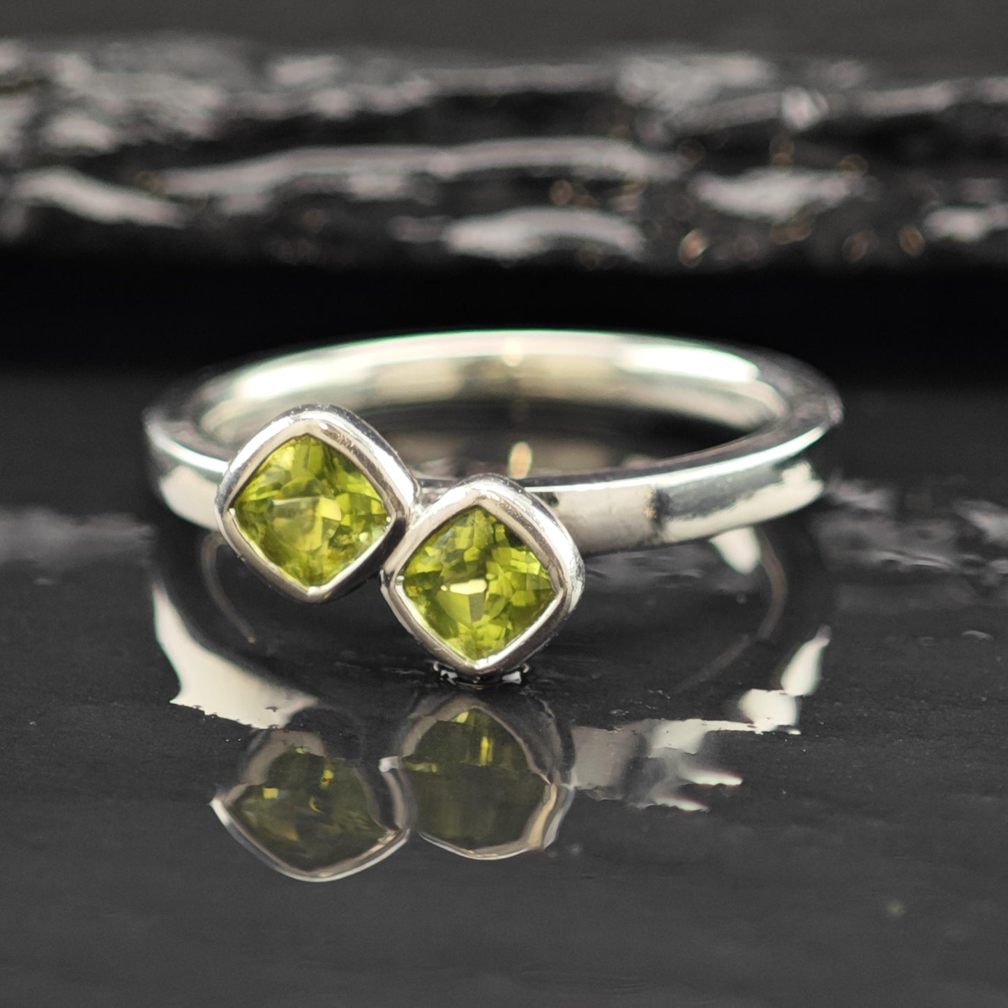 Double Peridot Band Ring Sterling Silver Sz 7 R6212