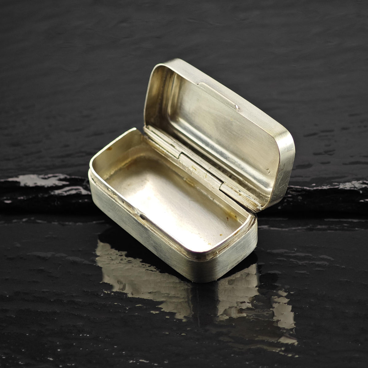 Vintage Italian 800 Silver Pill Box Sterling MISC0410