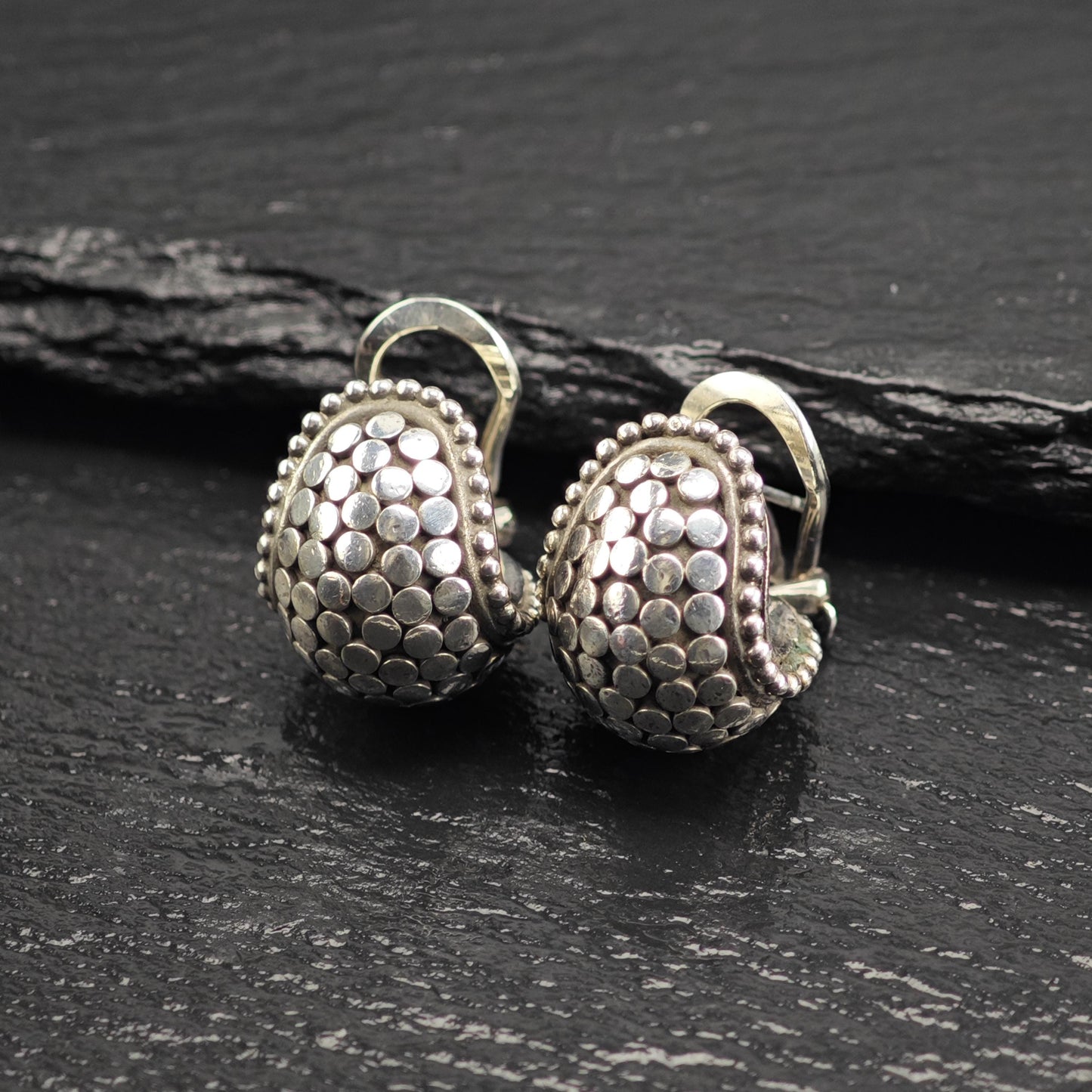 Vintage John Hardy Scallop Omega Back Sterling Silver Earrings ER3184Dor