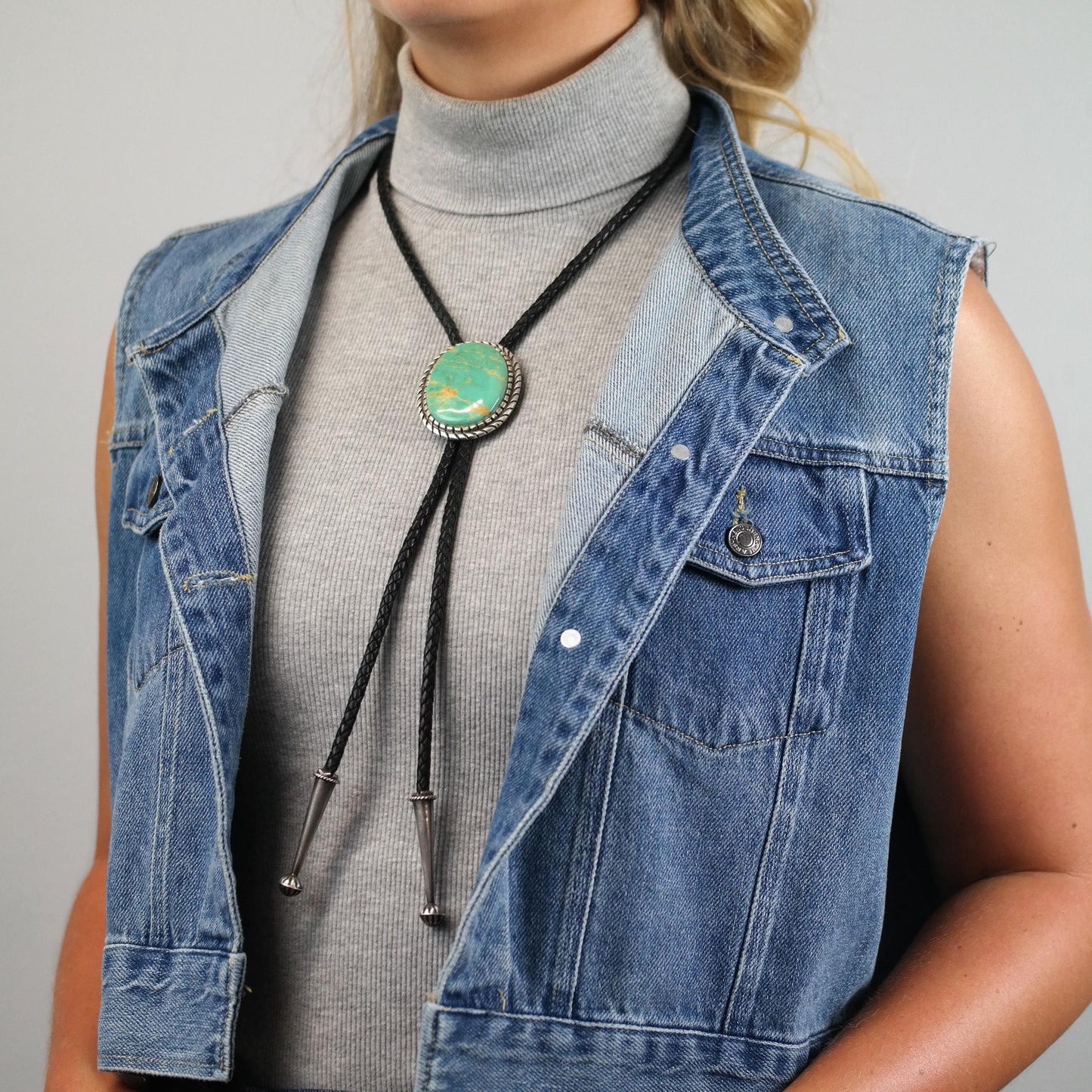 Vintage Native American Sterling Silver Green Turquoise Bolo Tie Necklace N2749