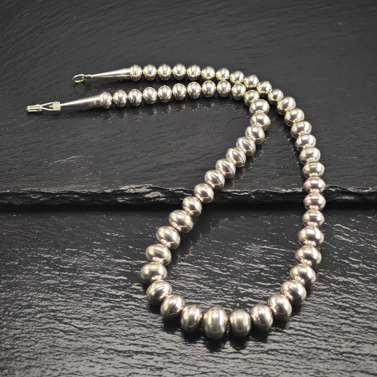 Vintage Native American 8-14mm Graduated Bench Sterling Silver Beaded Necklace N2770