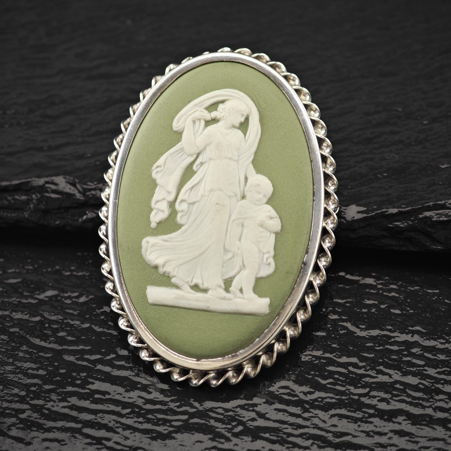 Wedgwood Jasperware 1956 Green Cameo Brooch/Pendant Sterling Silver P2786