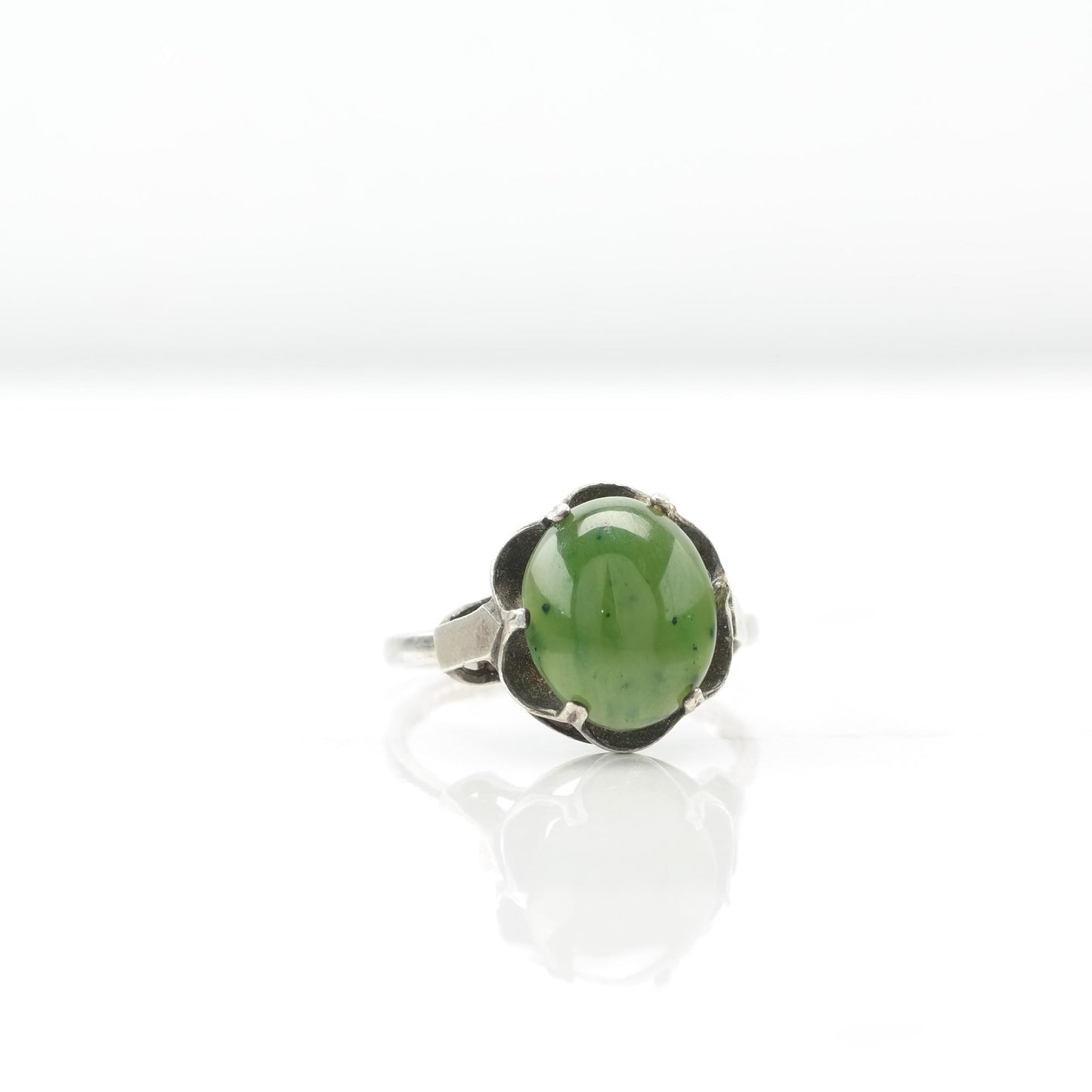 Sarah Coventry Nephrite Sterling Silver Green Ring Size 8 3/4