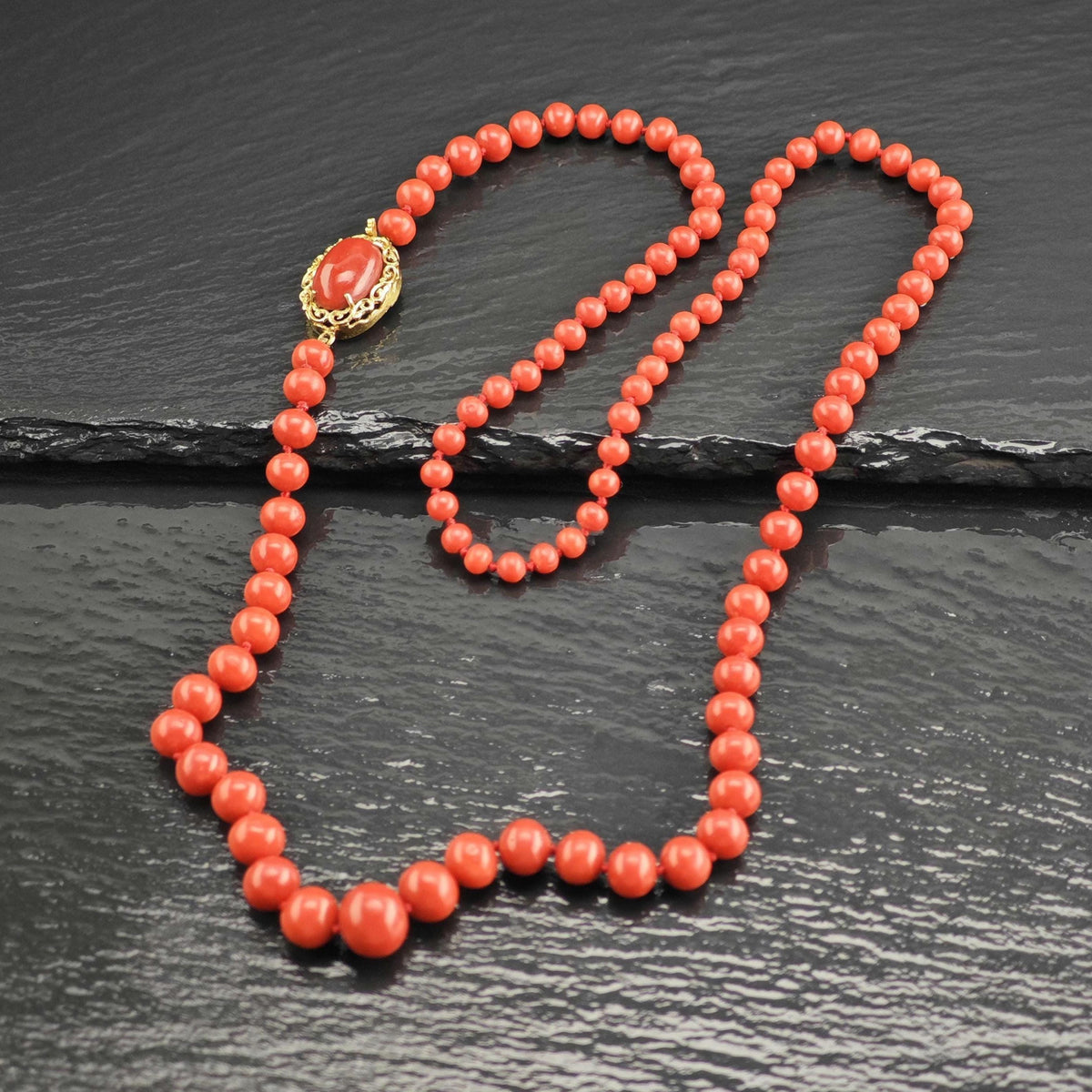 Graduated Coral Beads 18K Gold Clasp Beaded Necklace N2773
