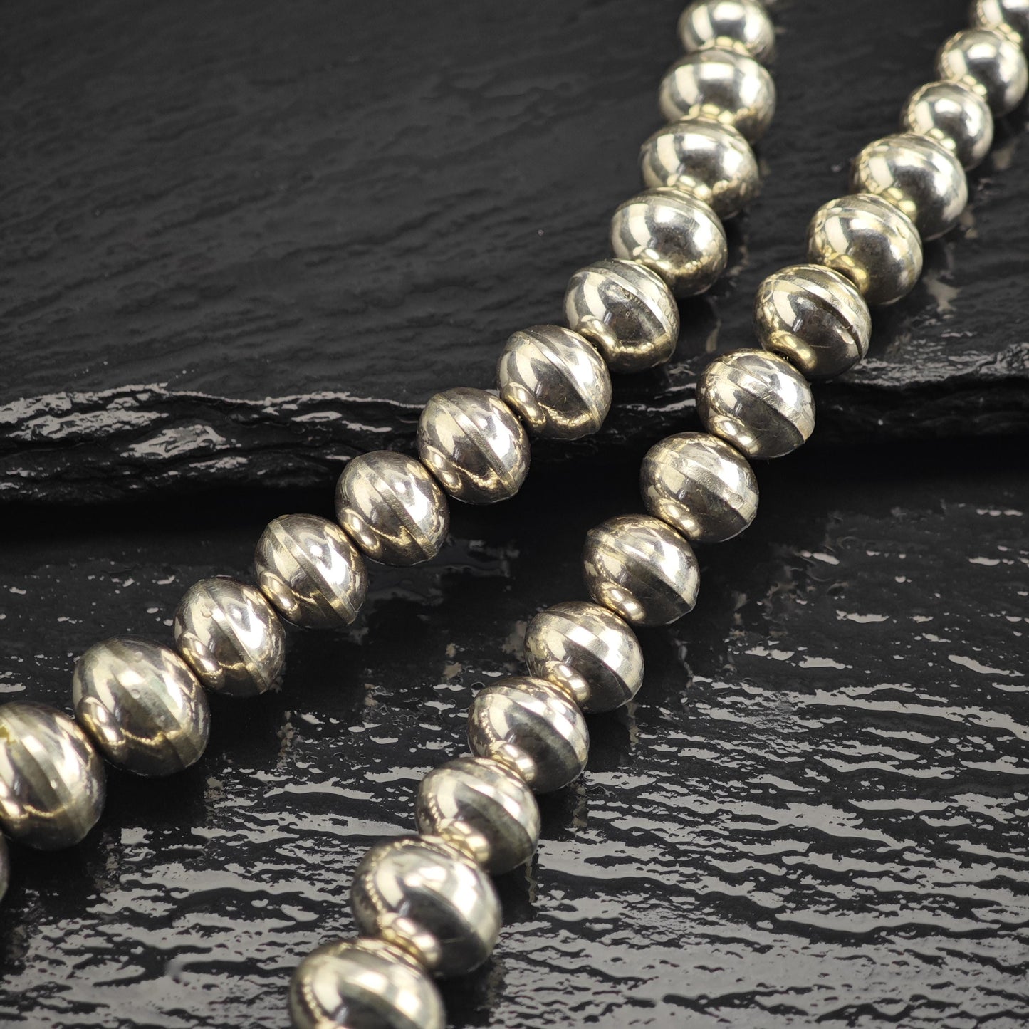 Vintage Native American 8-14mm Graduated Bench Sterling Silver Beaded Necklace N2770