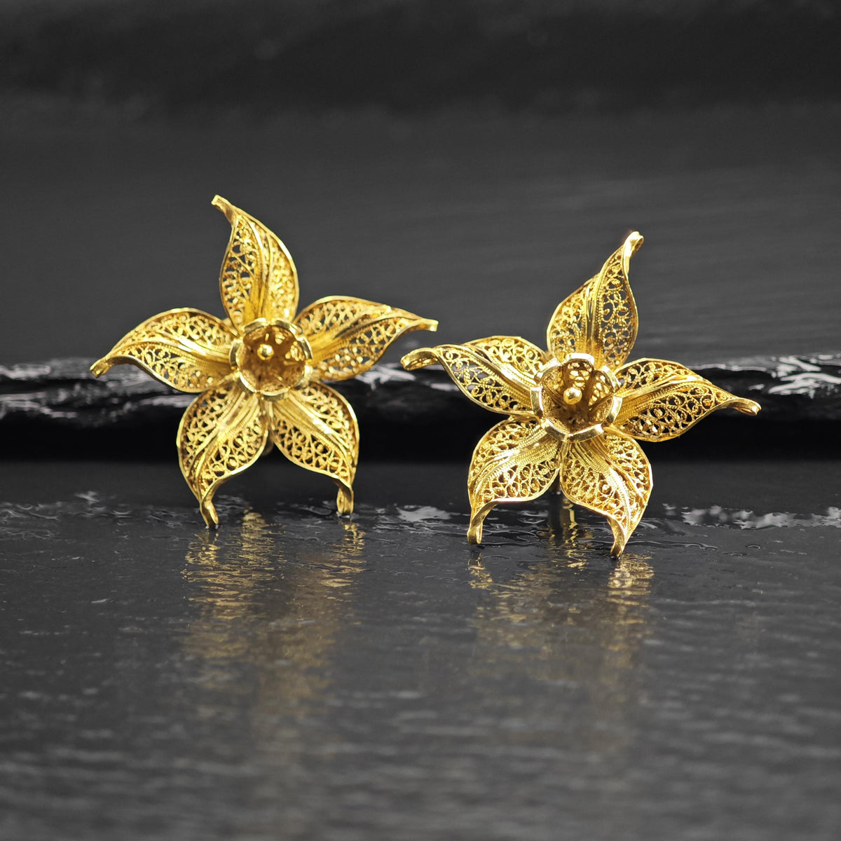 Vintage Gold Gilded Filigree Flower Sterling Silver Screw Back Earrings ER3209